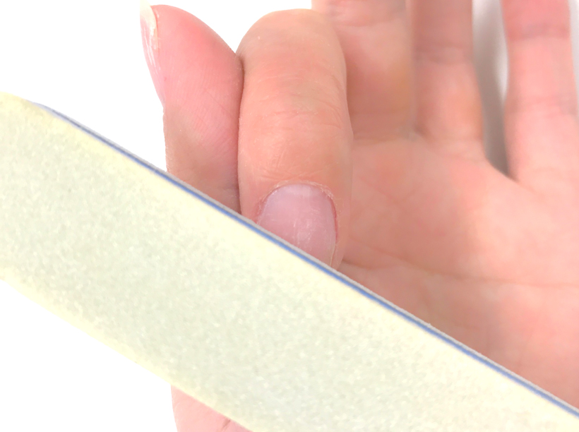 爪の表面をサンディング