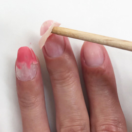 シャイニージェルは付属のリムーバーで簡単にオフが可能