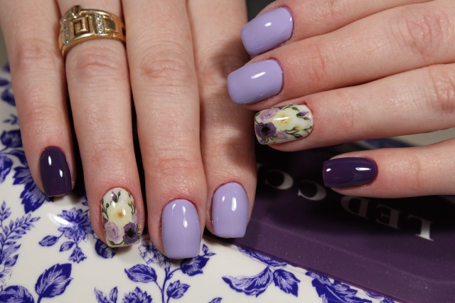 ジェルネイルの秋冬フラワー柄デザイン例