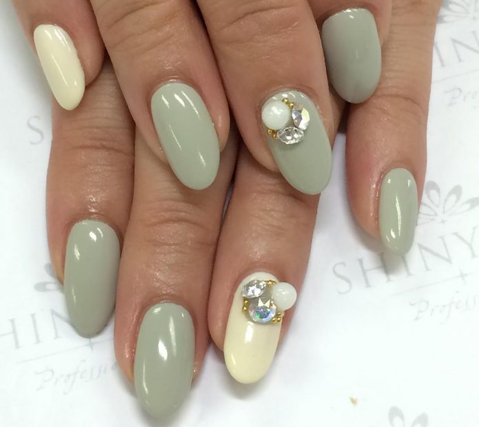 アースカラー系ネイル