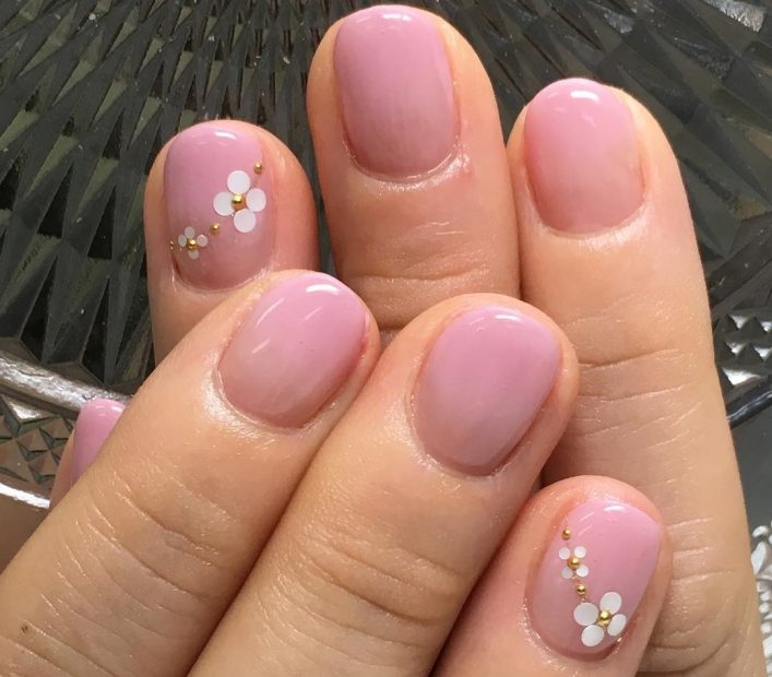 ピンク系小花柄ネイル
