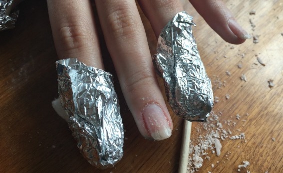 アルミホイルを巻いてネイルを取るイメージ