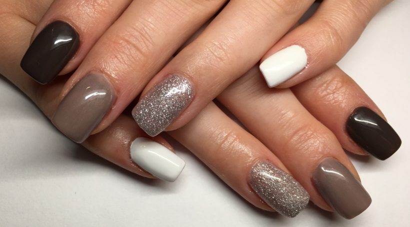 ダークトーンのワンカラーネイル