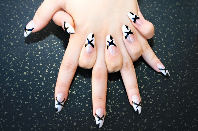 リボンモチーフのネイルデザイン