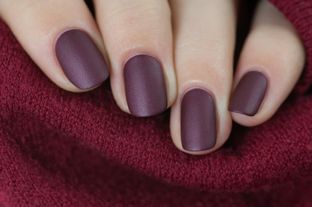 マット系ボルドーカラーネイル