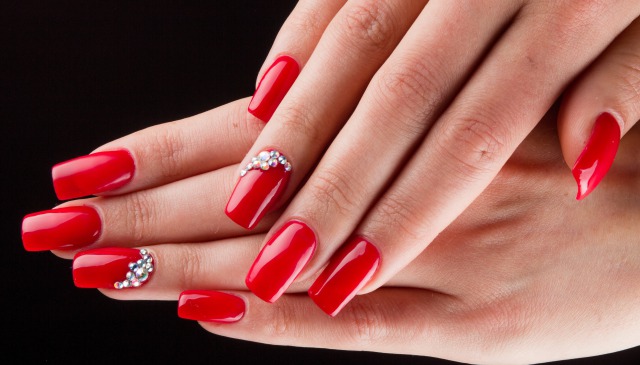 ビジュー付きワンカラーネイル