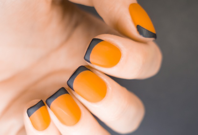 モードなフレンチネイル