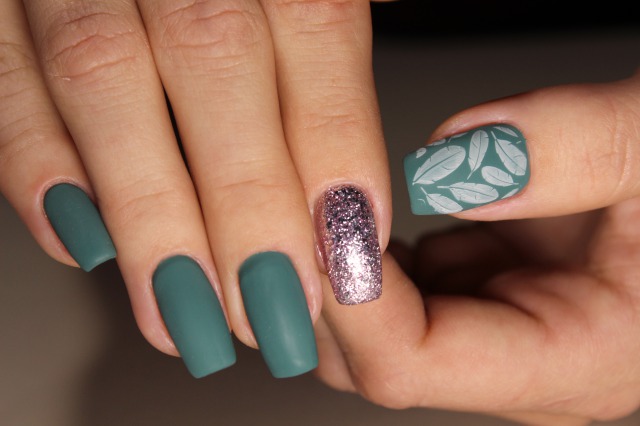 濃色マットネイル