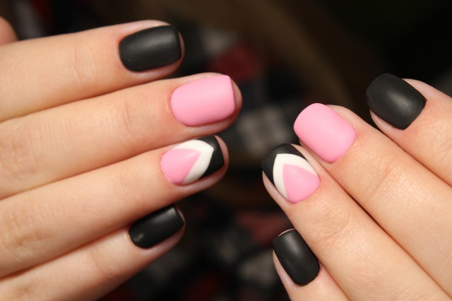 幾何学模様マットネイル