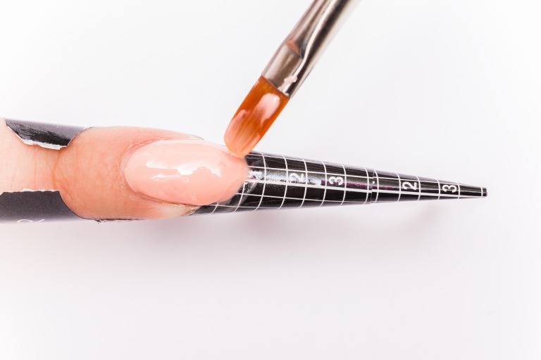 フォーム装着後のジェル塗布