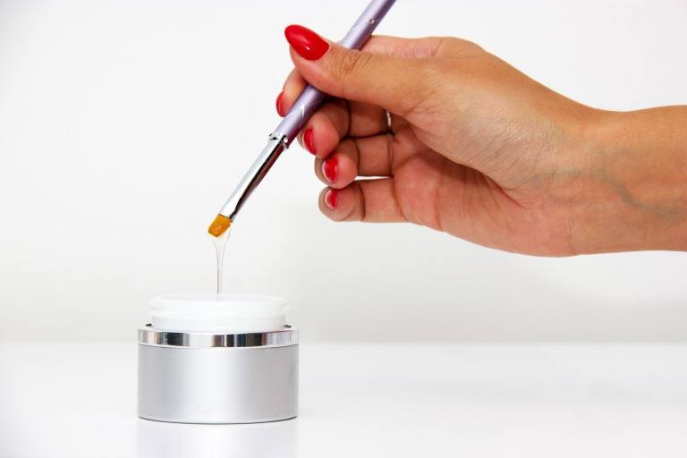 クリアジェルとブラシ