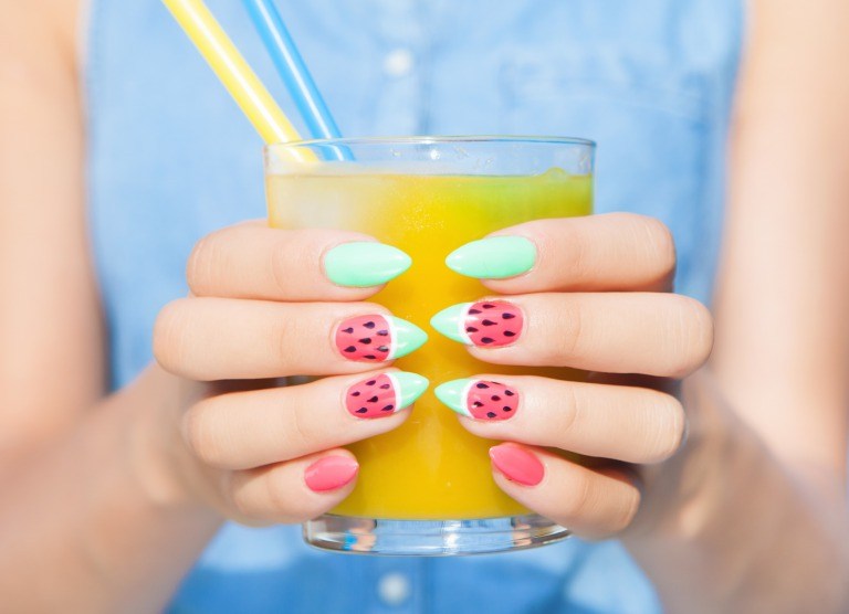 スイカモチーフのネイルデザイン3