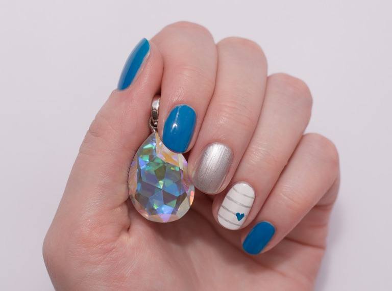 ストライプのネイルデザイン