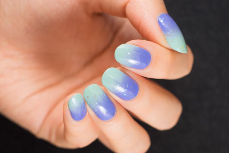 グラデーションのネイルデザイン1