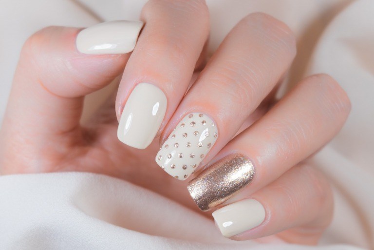 ドットのネイルデザイン