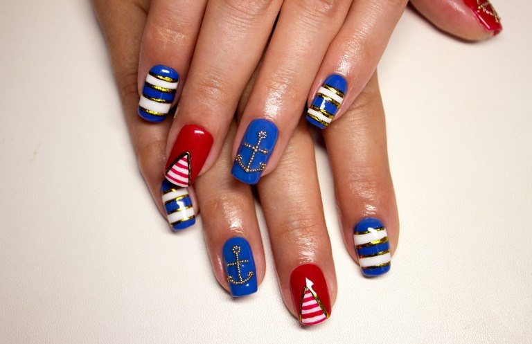 マリンモチーフのネイルデザイン2