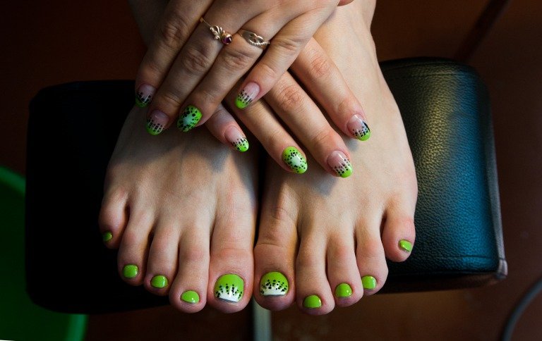 フルーツモチーフ系ペディキュア