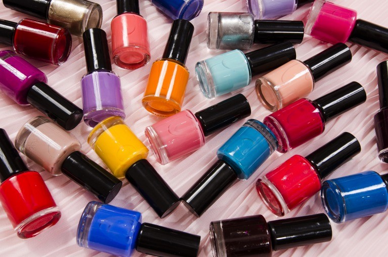 乱雑なネイルポリッシュたち