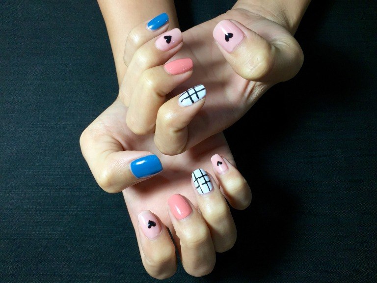 2色チェック柄ネイル２