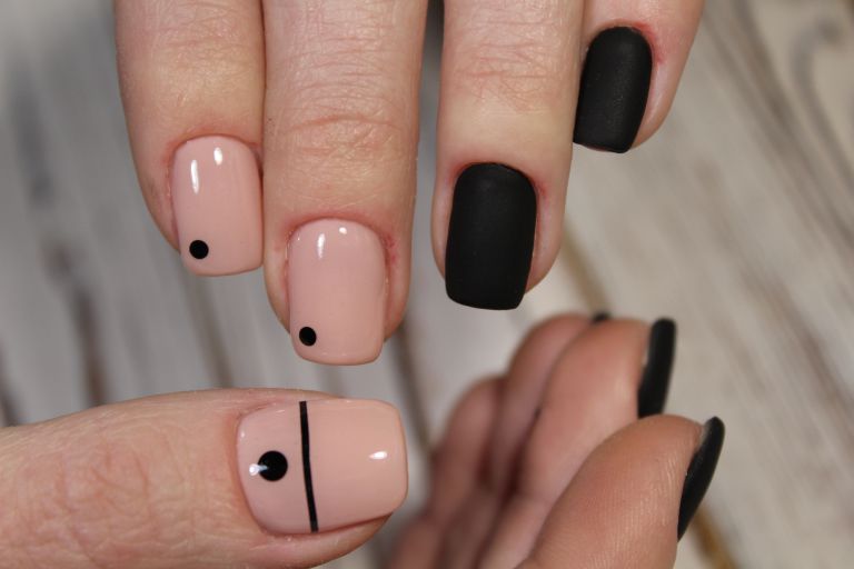 モノトーンネイル