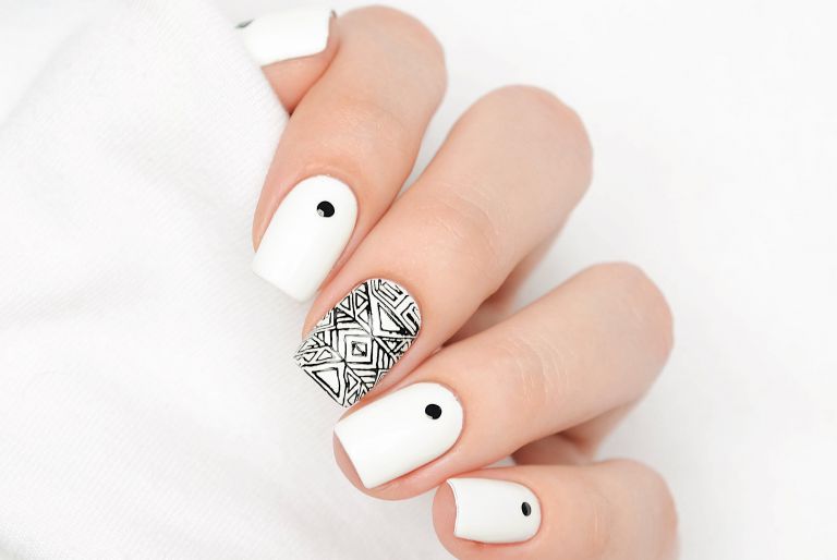 モノトーンネイル