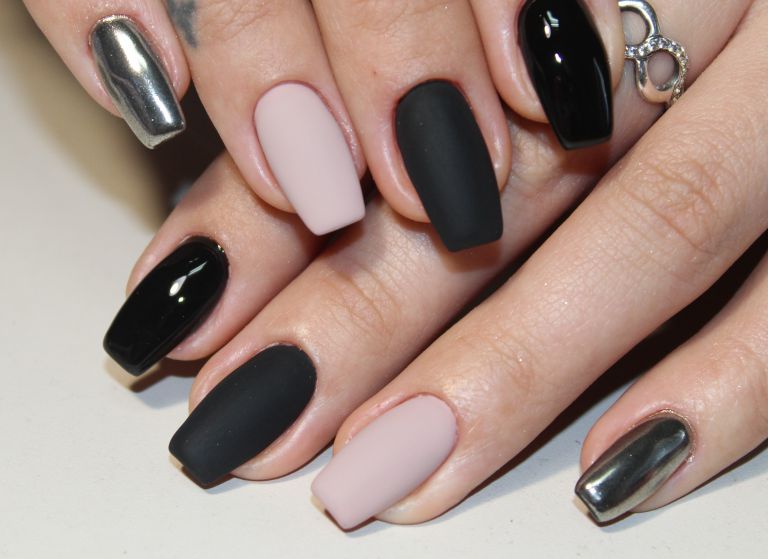 モノトーンネイル