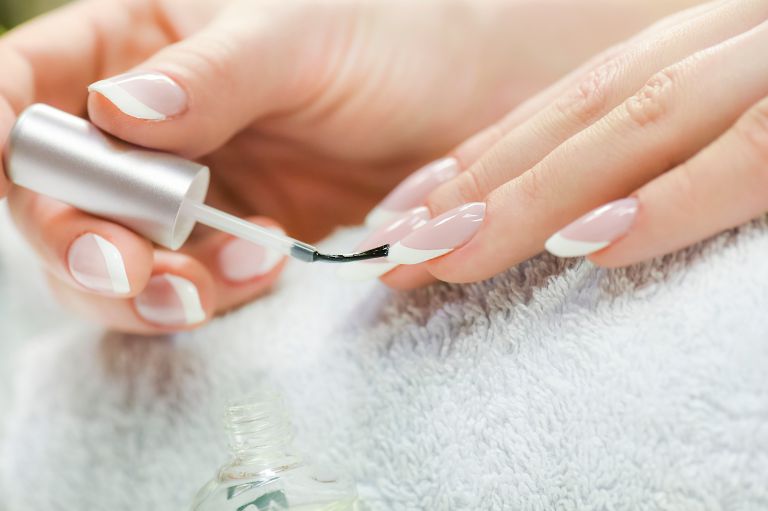 ベースコートを塗る