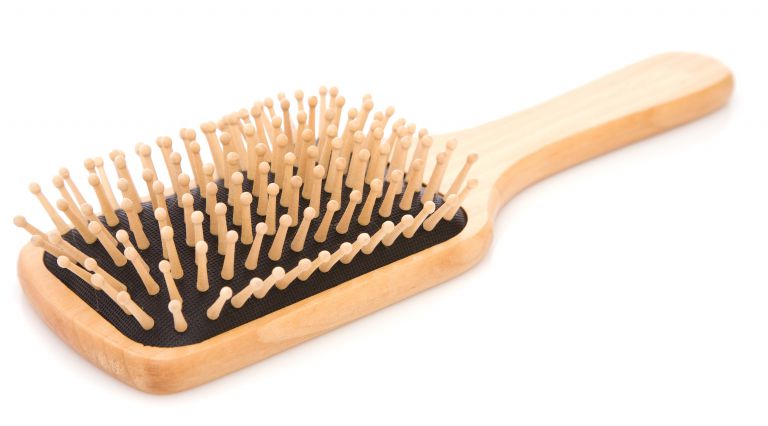 ヘッドマッサージに使えるブラシ