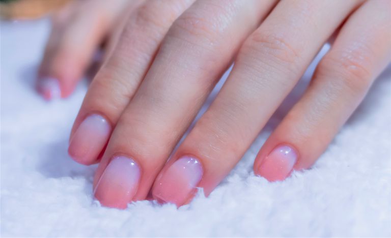 淡色ネイル 