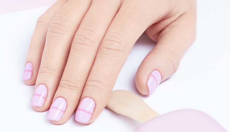 淡色ネイル 