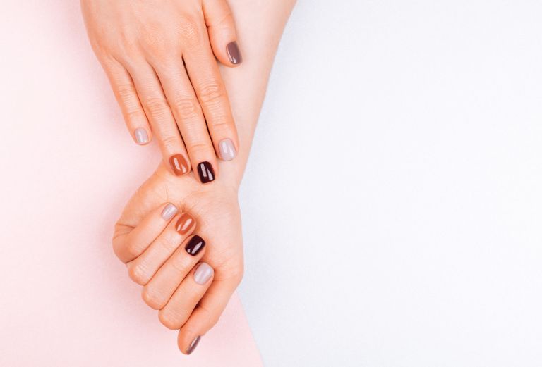 イエローベースのネイルカラー