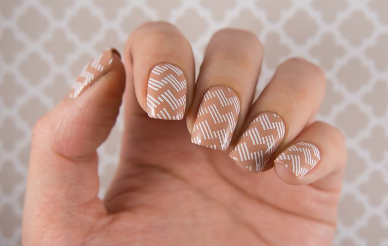 イエローベースのネイルカラー 