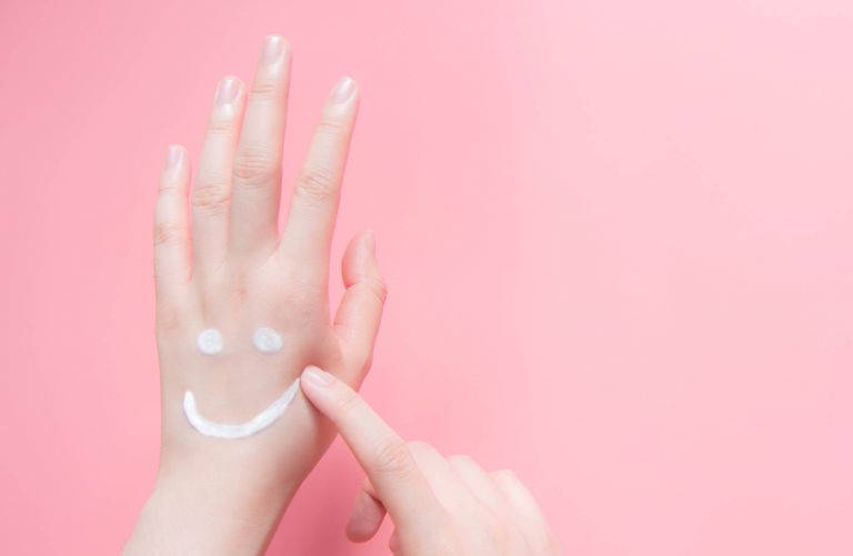 ジェルネイルで爪が薄くなる原因とは