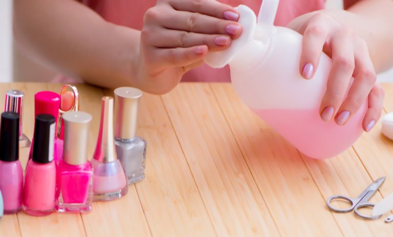 ジェルネイルで爪が薄くなる原因とは