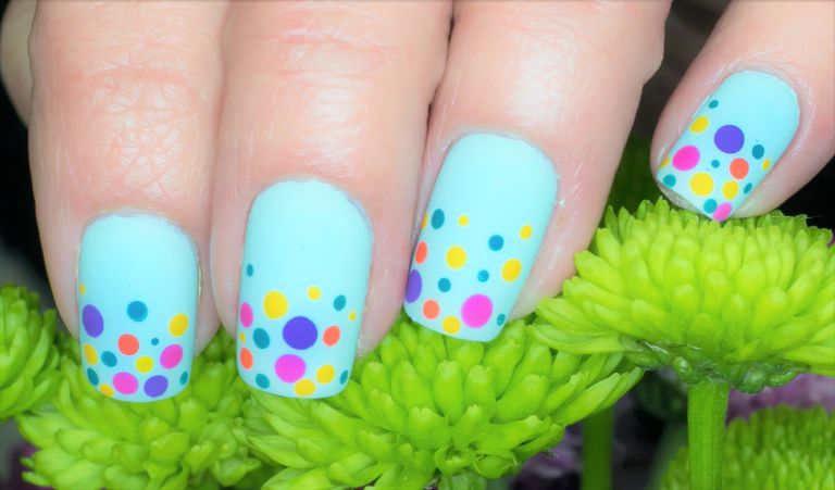 ドット柄ネイル