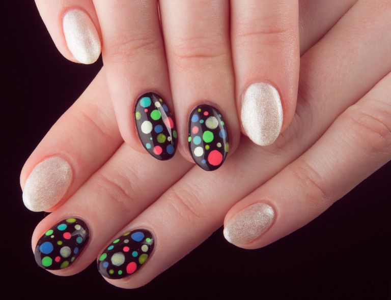 ドット柄ネイル