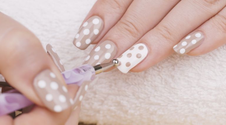 ドット柄ネイル