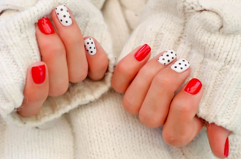 ドット柄ネイル