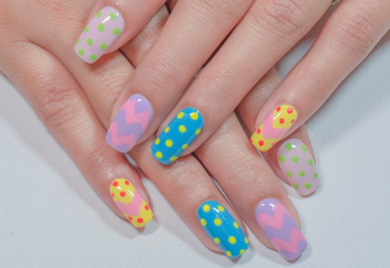 ドット柄ネイル