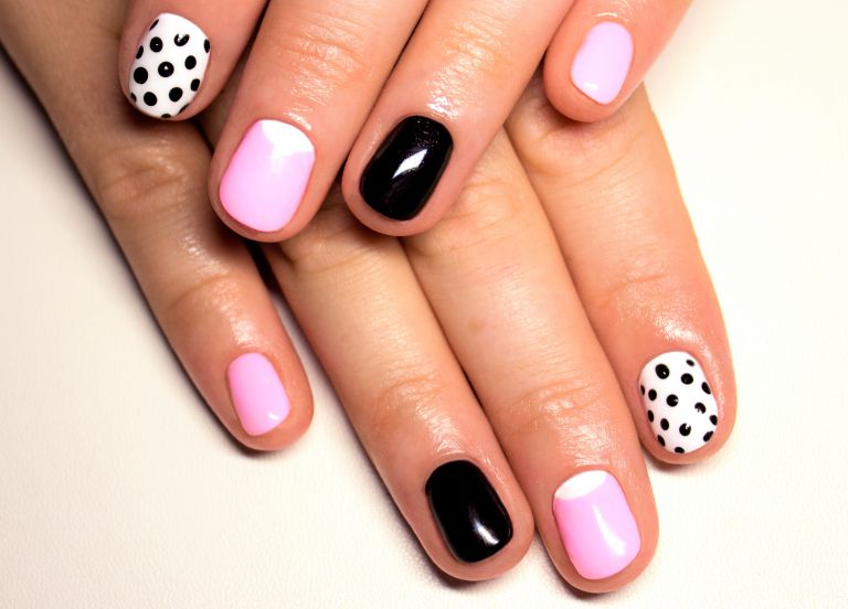 ドット柄ネイル