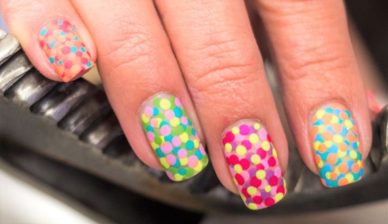 ドット柄ネイル