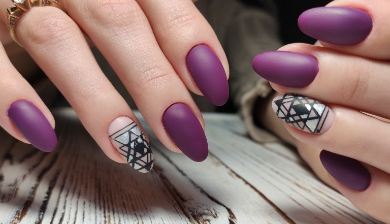 手がキレイに見えるネイルカラー