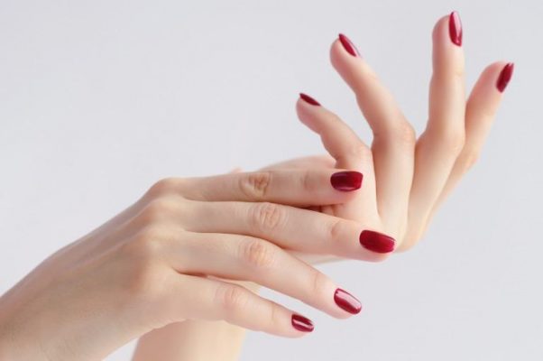 手がキレイに見えるネイルカラー