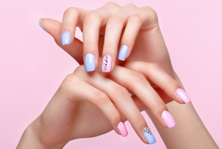 手がキレイに見えるネイルカラー