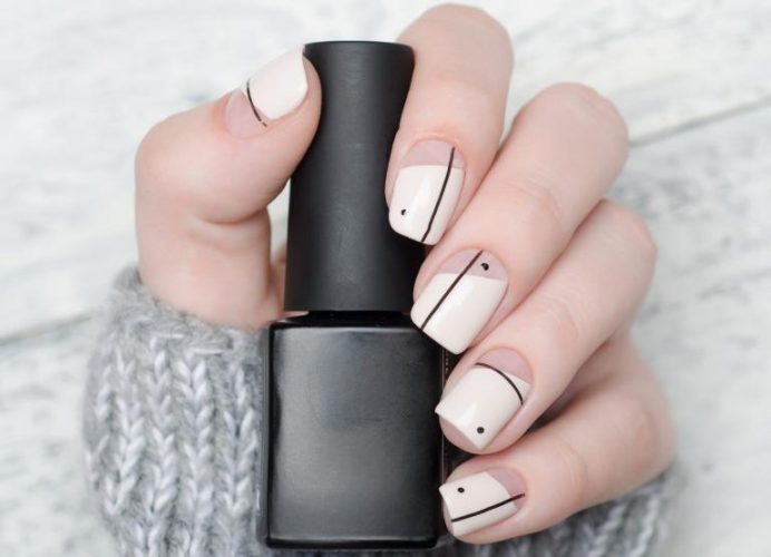 ベージュネイル 