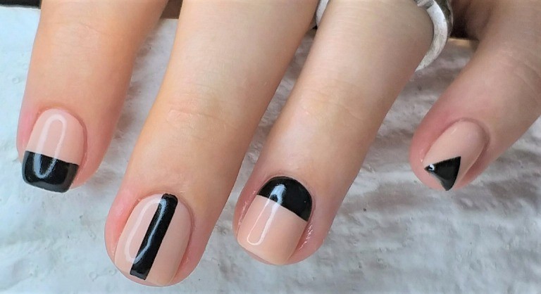 変形フレンチネイル