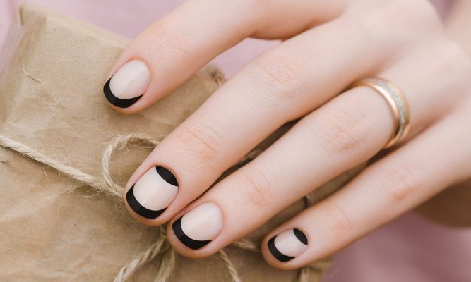 変形フレンチネイル