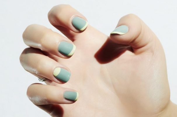 変形フレンチネイル