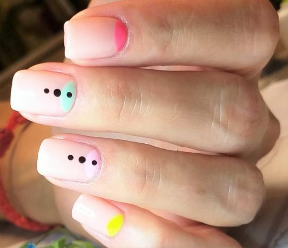 逆フレンチネイルデザイン