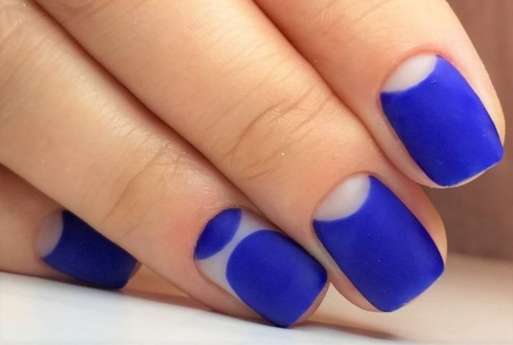 逆フレンチネイルデザイン